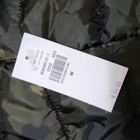 NWT Old Navy Green Camouflage Puffer Vest Womans Size Medium - Picture 2 of 6